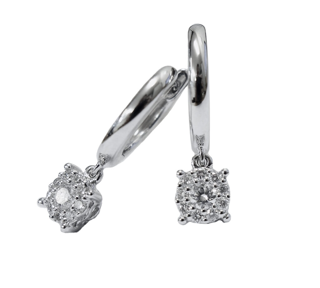 Wit gouden oorhangers met diamanten
