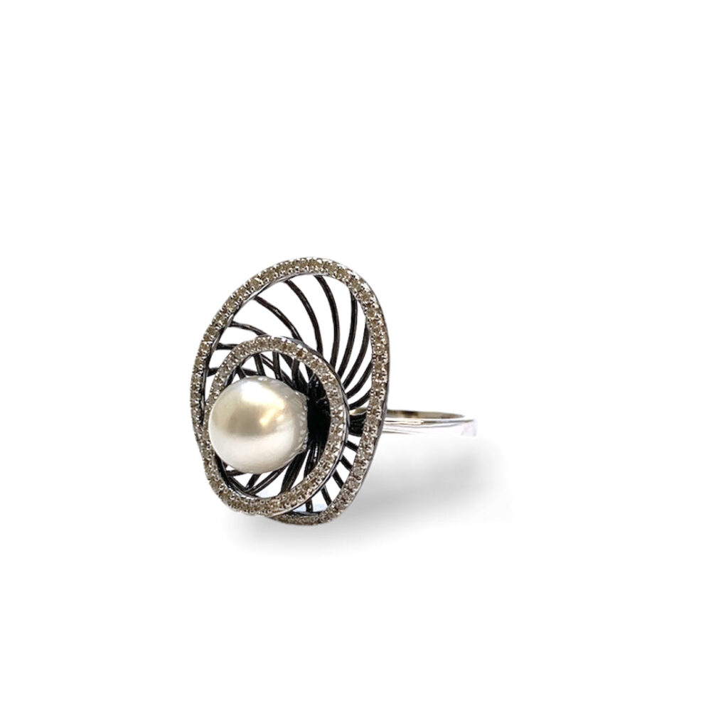 Wit gouden ring, DLC met parel en diamanten