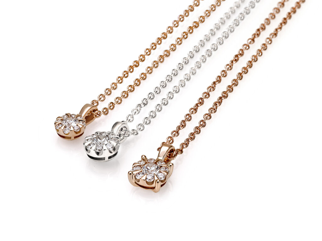 Rosé gouden en wit gouden collier met diamanten