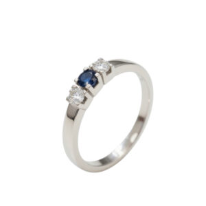 wit gouden ring -blauwe saffier en diamanten