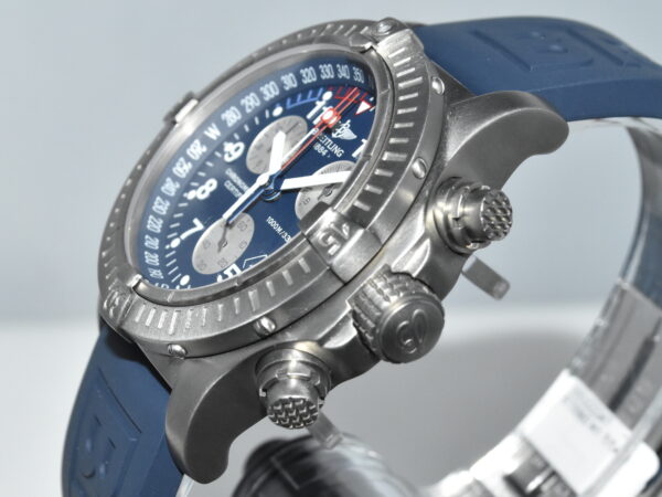 Breitling Chrono Avenger 44 M1