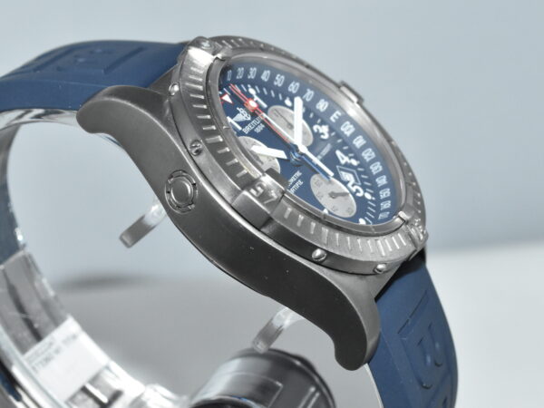 Breitling Chrono Avenger 44 M1