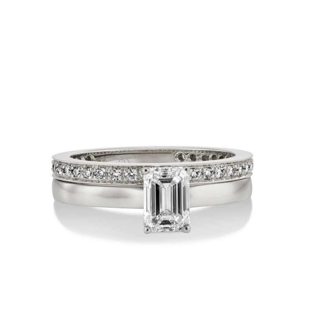 Wit gouden ring met emerald geslepen diamant