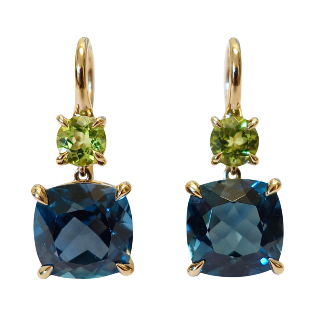 rosé gouden oorhangers met peridot en london blue topaas