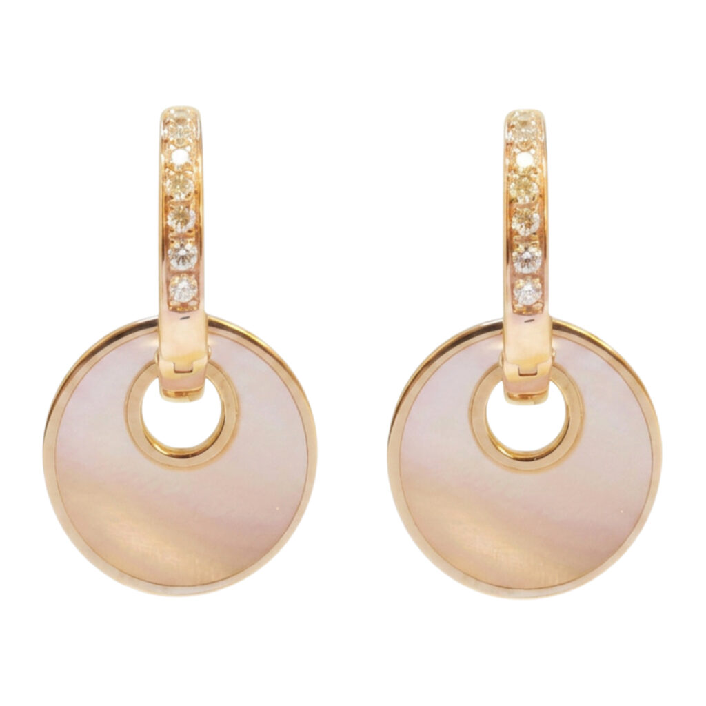 rosé gouden oorhangers met diamanten en parelmoer