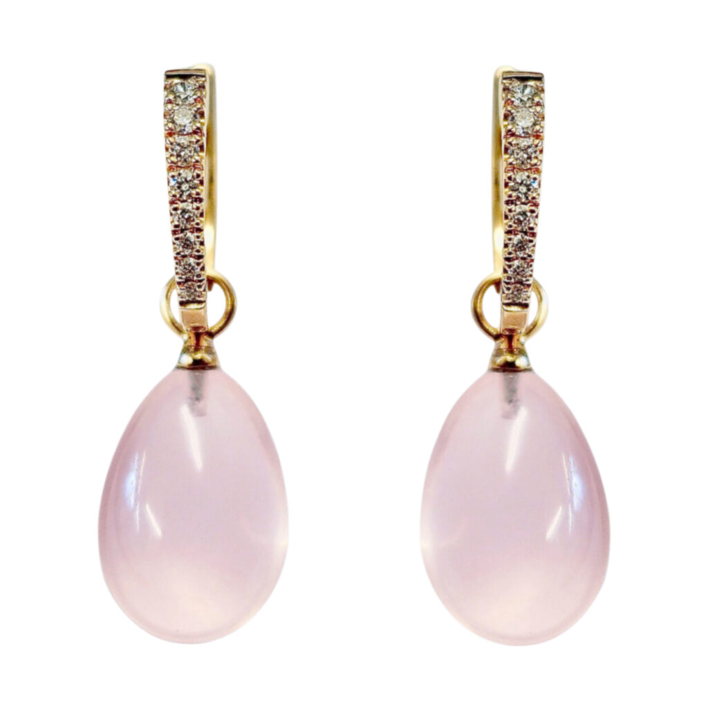 rosé gouden oorhangers met diamanten en rozenkwarts