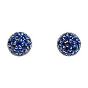 wit gouden oorstekers met zwart rhodium en blauwe saffier