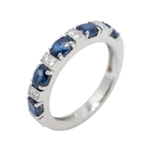 Wit gouden ring met saffier en diamanten